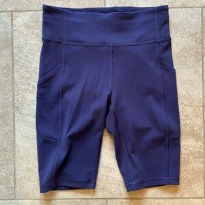 Lululemon Invigorate High-Rise Short 10"
Midnight Orchid Size 6